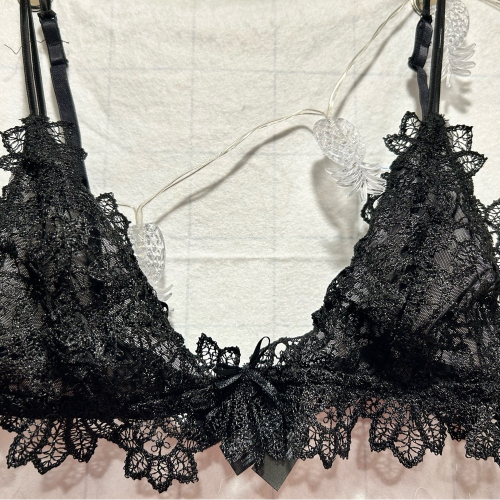 Secret Possessions M lace bralette NWOT